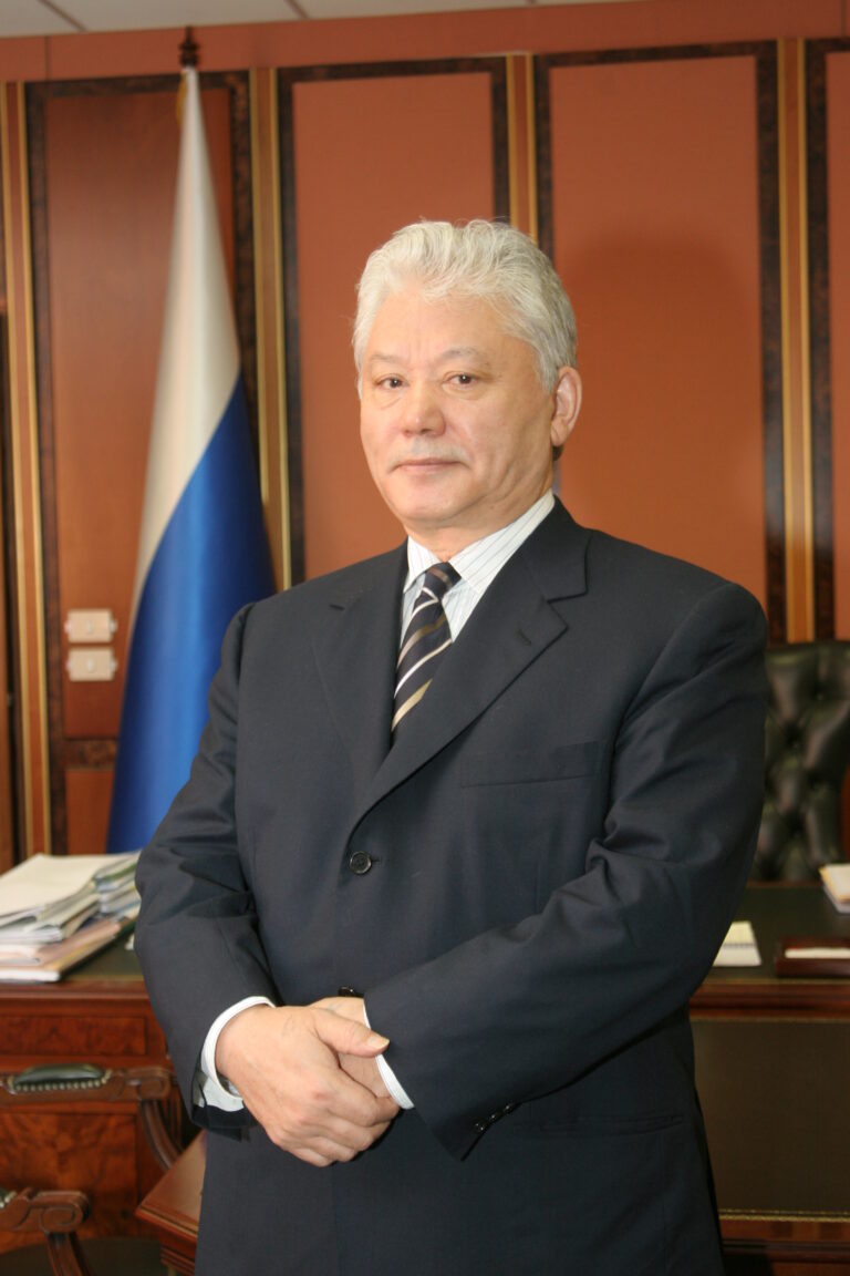 Михаил Ефимович Николаев - Николаев Центр